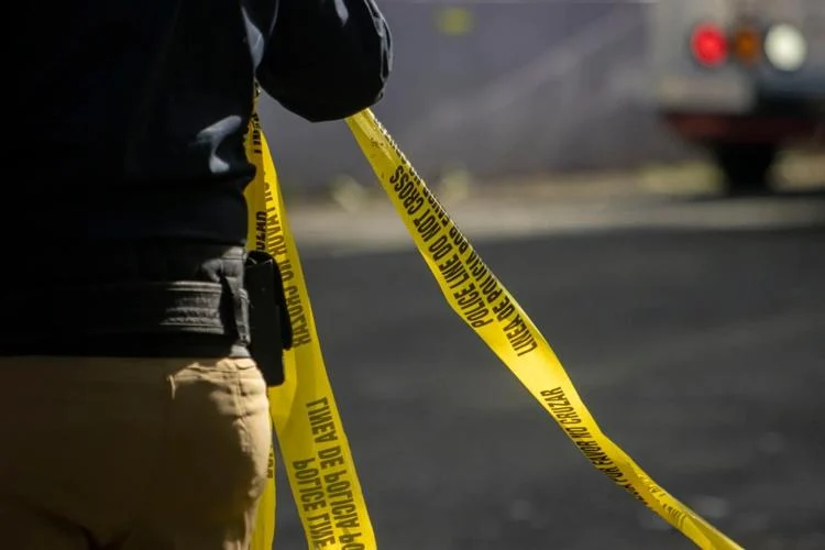 Hallan cadáver de un hombre con las manos atadas en Carolina