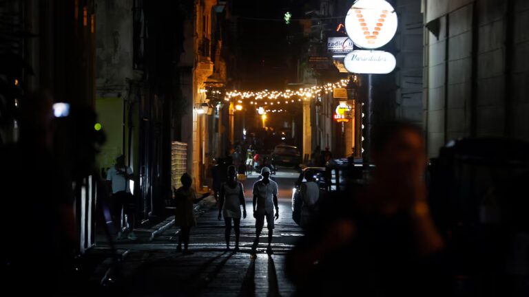 Cuba cerró 2025 con una crisis eléctrica sin precedentes y una economía en fuerte contracción