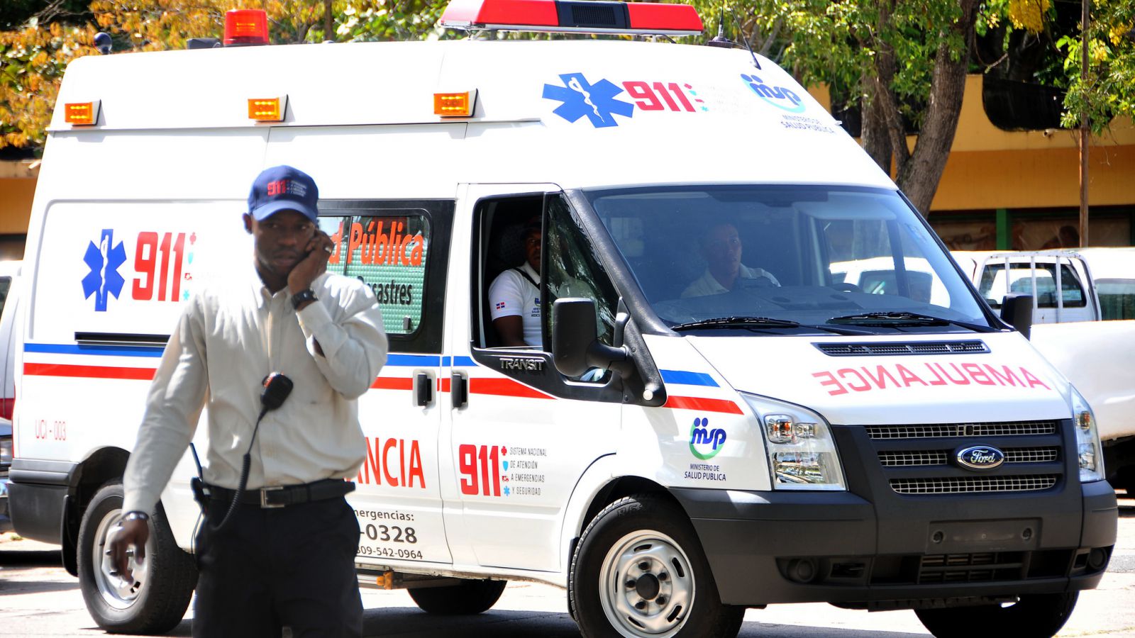 Motociclista recibe atenciones medicas tras colisión con yipeta en Jarabacoa