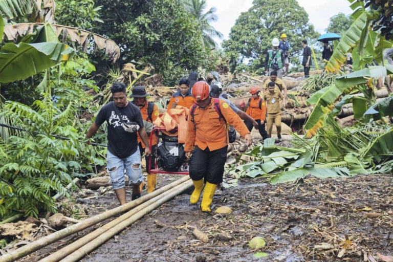 Al menos 16 muertos y tres desaparecidos en las islas Célebes de Indonesia