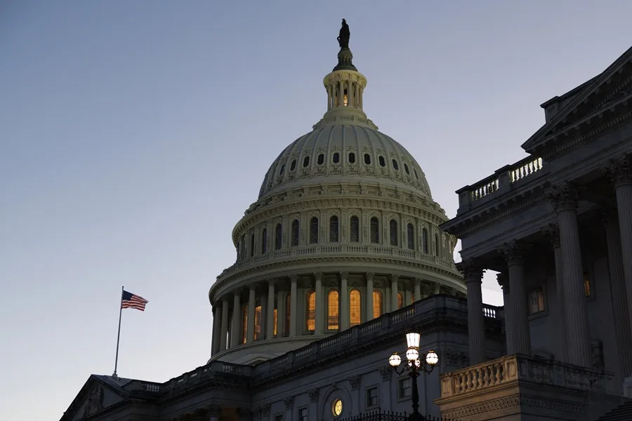 Senadores de EE.UU. forzarán un voto para evitar ataques militares de Trump a Groenlandia