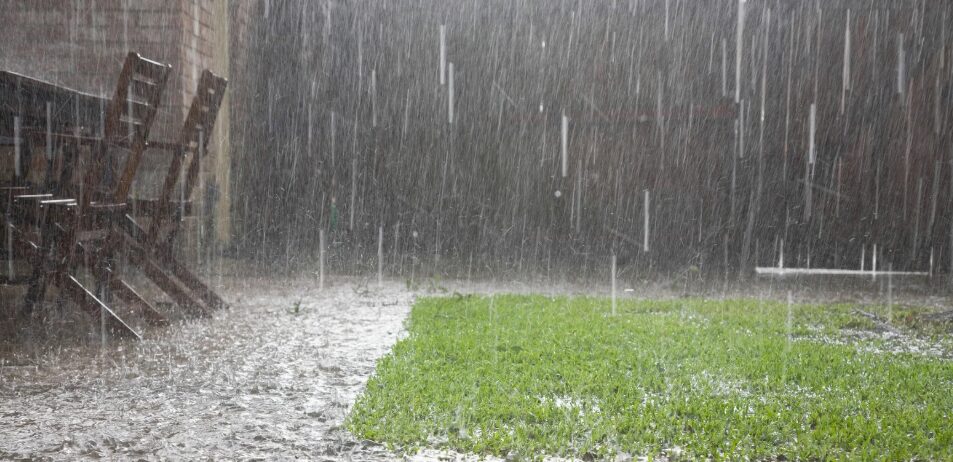 COE mantiene alertas en varias provincias por vaguada y riesgo de inundaciones