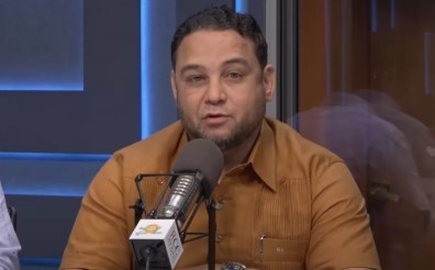 Manuel Cruz acusa a Aura Celeste de intolerancia tras supuesta cancelación de empleado por críticas