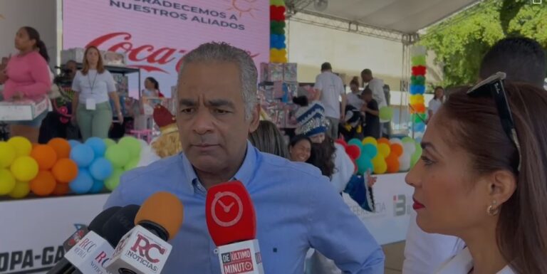 Joel Santos destaca impacto social y ambiental del programa “Plásticos por Juguetes”