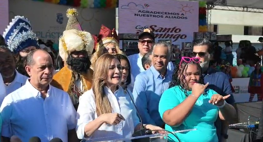 Alcaldía destaca impacto social y ambiental del programa “Plásticos por Juguetes”