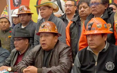 Gobierno de Bolivia y sindicatos pactan nuevo decreto sobre combustibles y fin de bloqueos