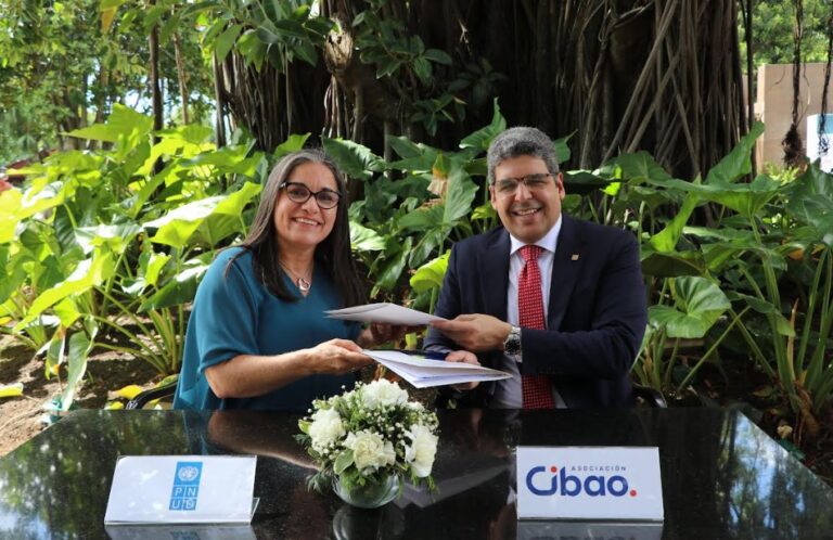 PNUD y Asociación Cibao firman acuerdo para impulsar inclusión financiera y transformación digital en RD