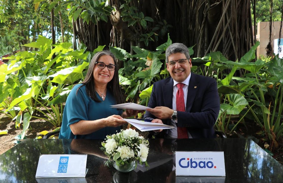 PNUD y Asociación Cibao firman acuerdo para impulsar inclusión financiera y transformación digital en RD