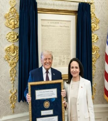Trump dice que María Corina Machado le "obsequió" su Premio Nobel de la Paz