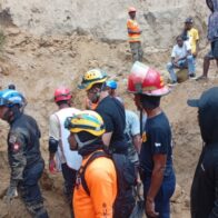 Una persona permanece desaparecida tras derrumbe en mina de materiales en Nigua
