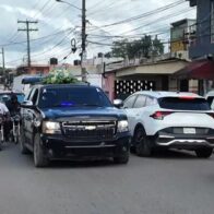 Familiares y amigos dan el último adiós a joven de 19 años ultimado presuntamente por la PN en San Luis