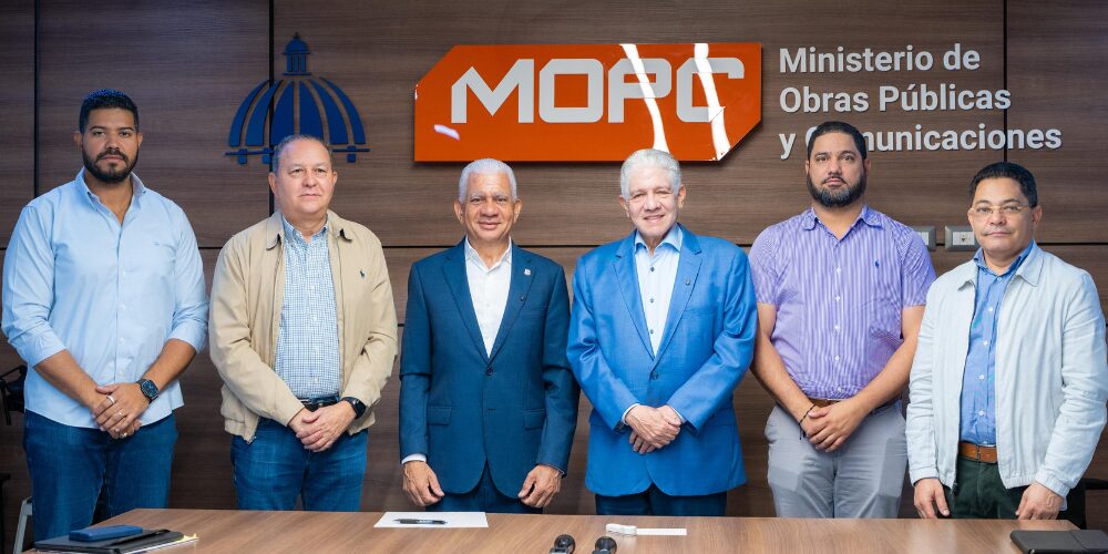 Ricardo de los Santos y Eduardo Estrella dan seguimiento a plan de asfaltado