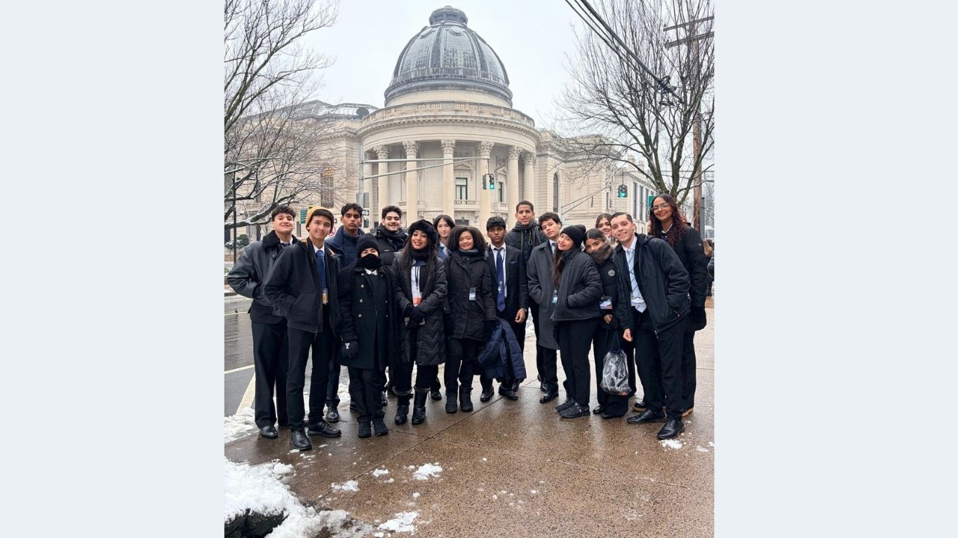 Delegación del Cathedral Community School obtiene reconocimiento en el Modelo de las Naciones Unidas de Yale 2026