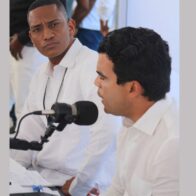 Regidor Sandy Báez pide a Welinton Arnaud intervenir acueducto de Padre Las Casas