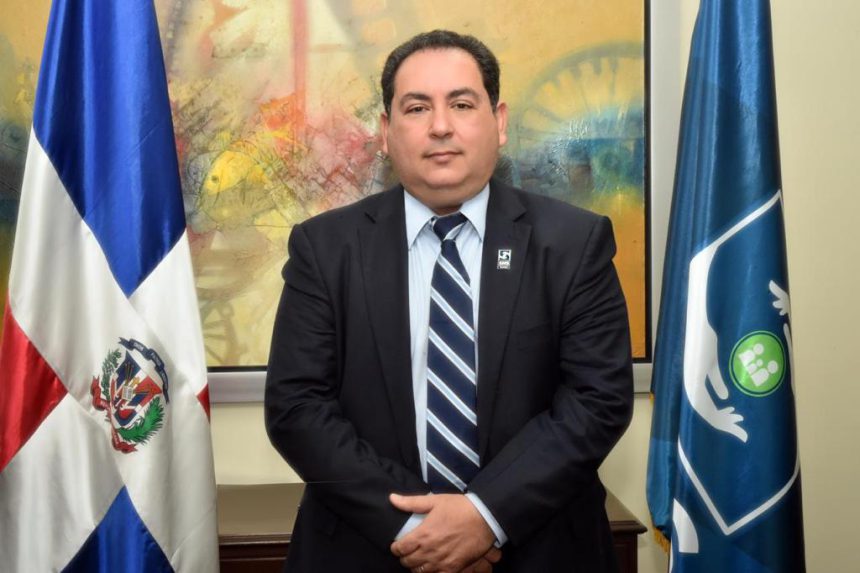 Mario Lama presenta renuncia como director ejecutivo del Servicio Nacional de Salud