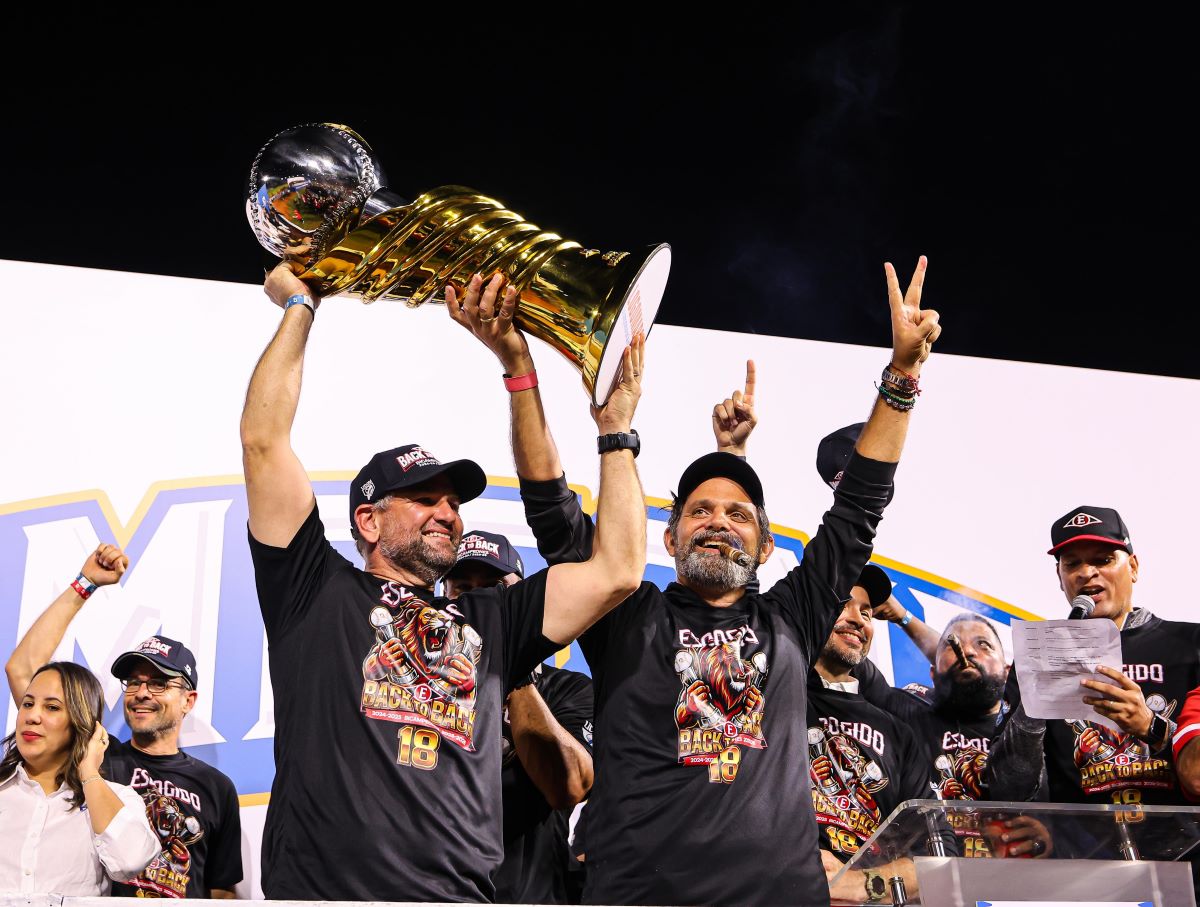 Comisionado de Béisbol Junior Noboa felicita a Leones del Escogido por su bicampeonato