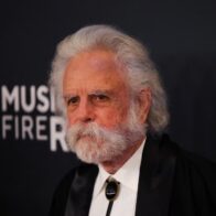 Murió Bob Weir, guitarrista y fundador de la mítica banda Grateful Dead