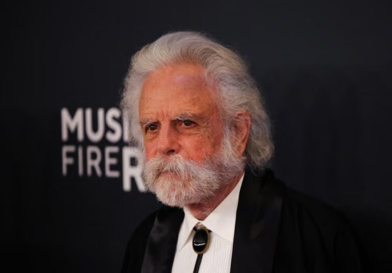 Murió Bob Weir, guitarrista y fundador de la mítica banda Grateful Dead
