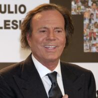 Denunciantes de Julio Iglesias declararán ante Fiscalía y confían en que cesen los abusos