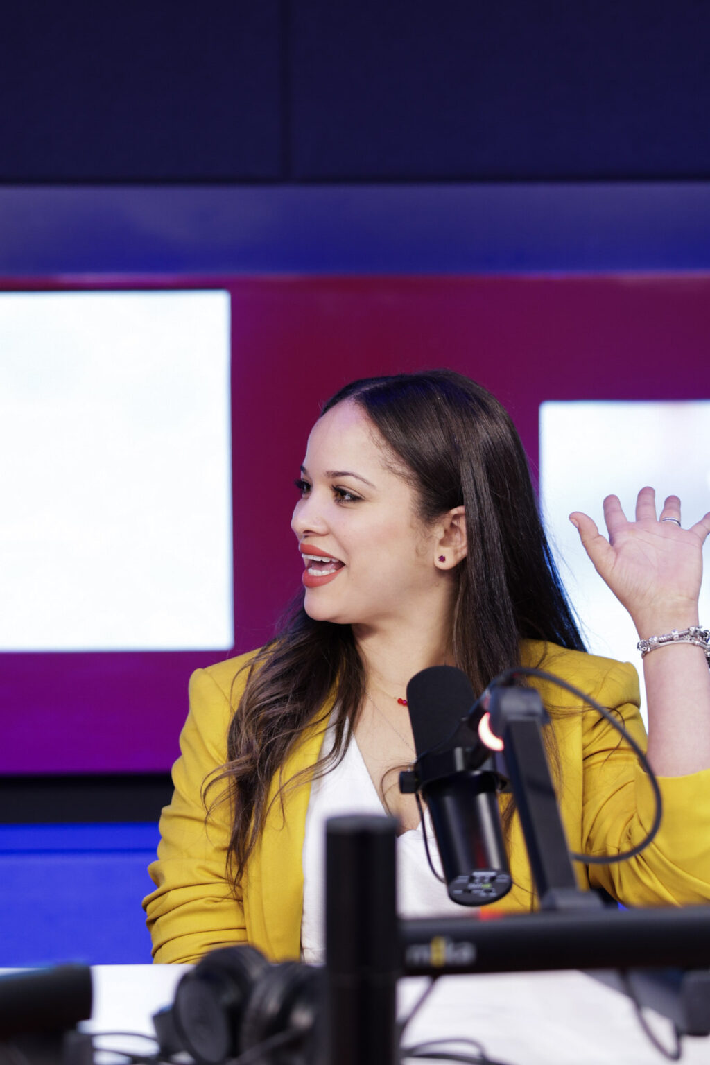Carmen Taveras denuncia compra de abogados en su demanda contra Anthony Santos por supuesto hijo juntos