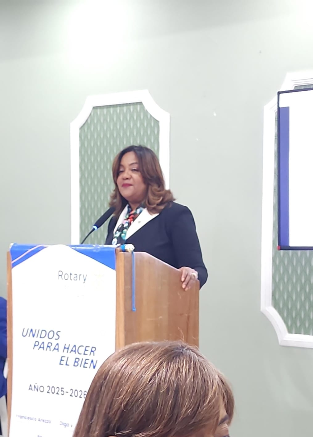 Amarilys Durán Salas imparte conferencia sobre Ética y Liderazgo Profesional en el Club Rotario Santo Domingo Bella Vista