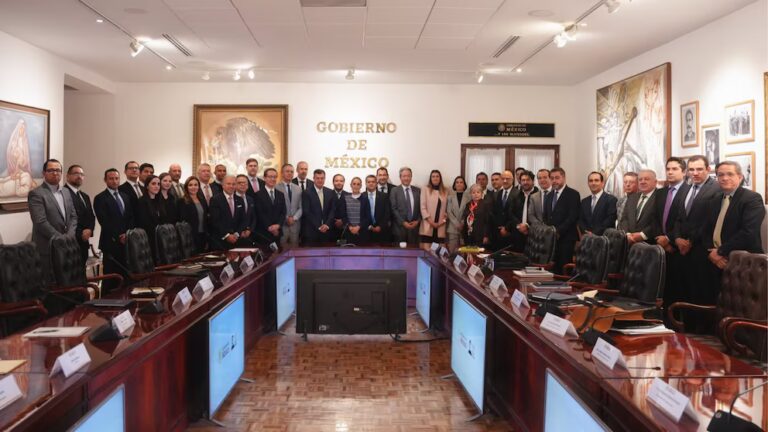 Claudia Sheinbaum encabeza reunión con la industria automotriz para impulsar plan integral del sector