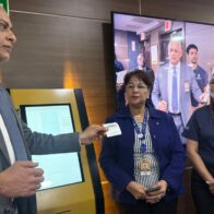 Con una empleada con 52 años de servicio en la JCE inicia primera etapa del proceso de nueva cédula
