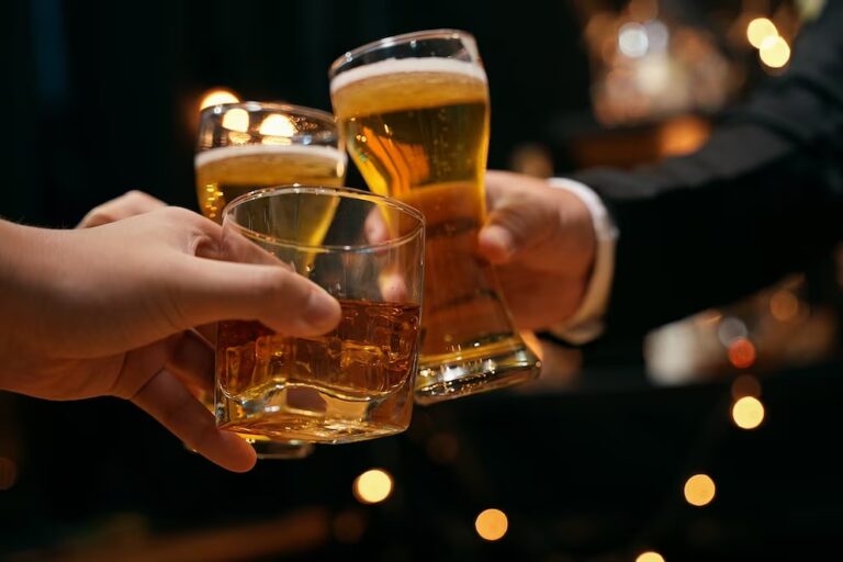 Consumo excesivo de alcohol aumenta el riesgo de cáncer de colon