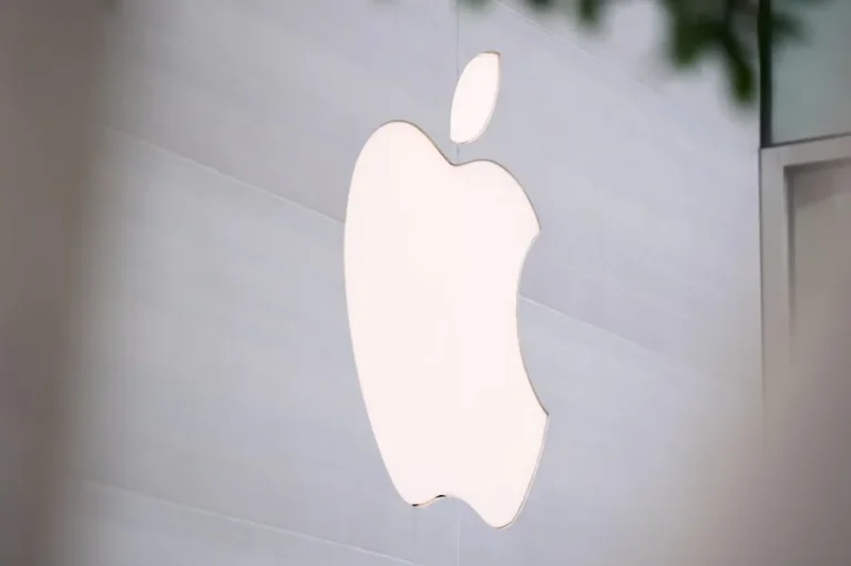 Apple gana 42.097 millones de dólares en su primer trimestre fiscal y el iPhone marca hito de ventas