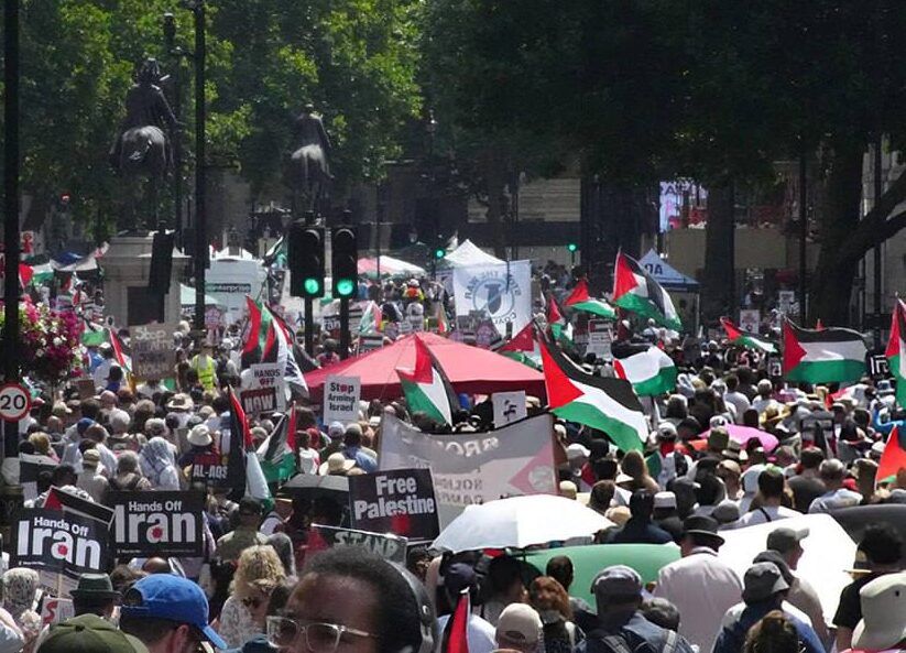 Manifestantes en Londres piden apoyo a EEUU e Israel para derrocar el régimen iraní
