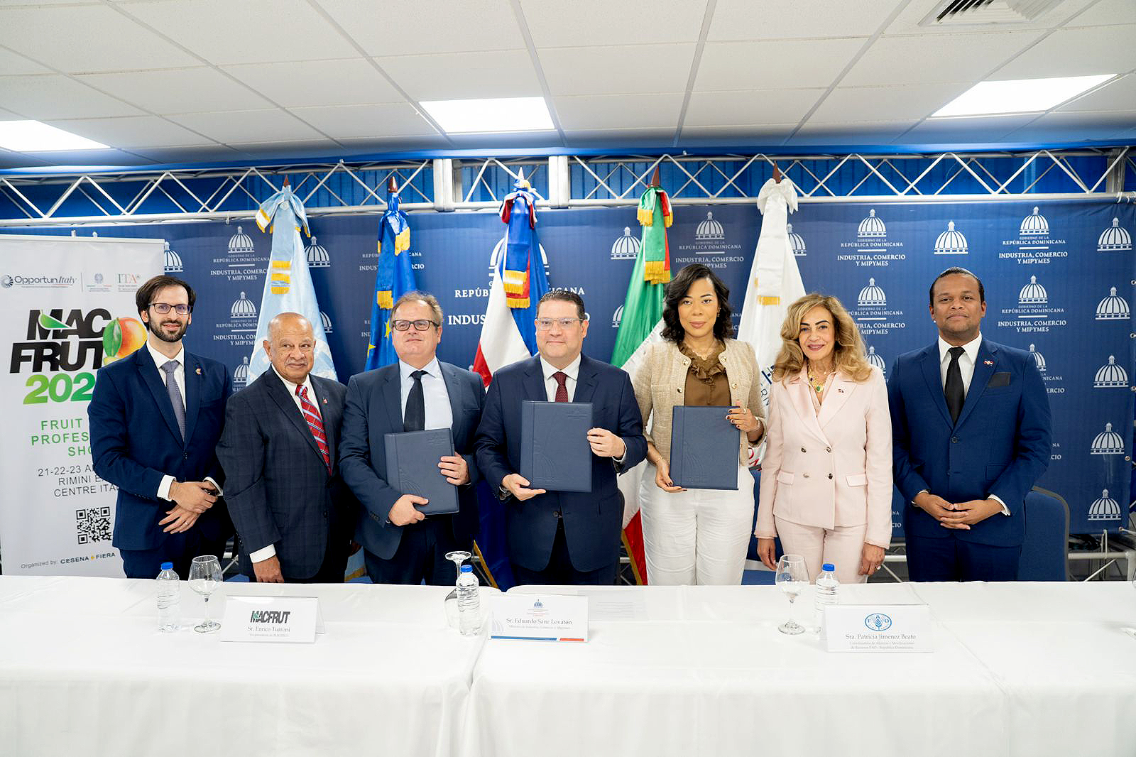 Firma de acuerdo.