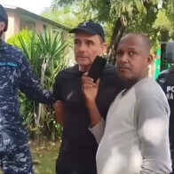 Policía arresta a sacerdote Miguel Ángel Gullón Pérez durante desalojo en Mirador del Sur
