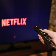 Netflix baraja una oferta de compra en efectivo de Warner Bros., según medios