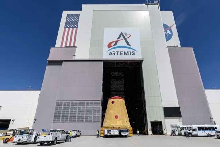 La NASA arranca el montaje de Artemis II para «histórico» lanzamiento tripulado a la Luna