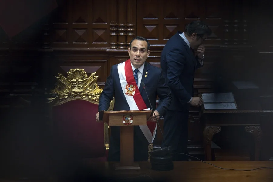El presidente de Perú descarta dimitir y dice que se quiere desestabilizar al Gobierno