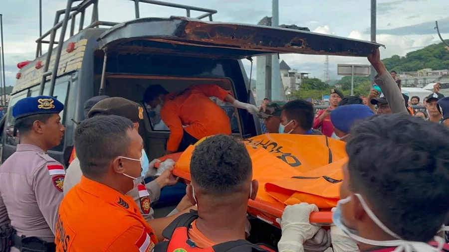 Indonesia zarpa con la esperanza de encontrar al último español desaparecido por un naufragio