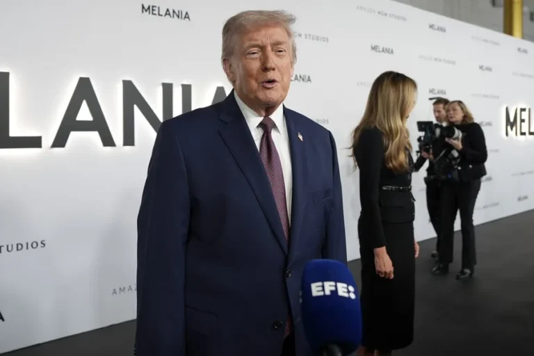 Trump dice que mantiene conversaciones con Irán mientras amenaza con un ataque militar