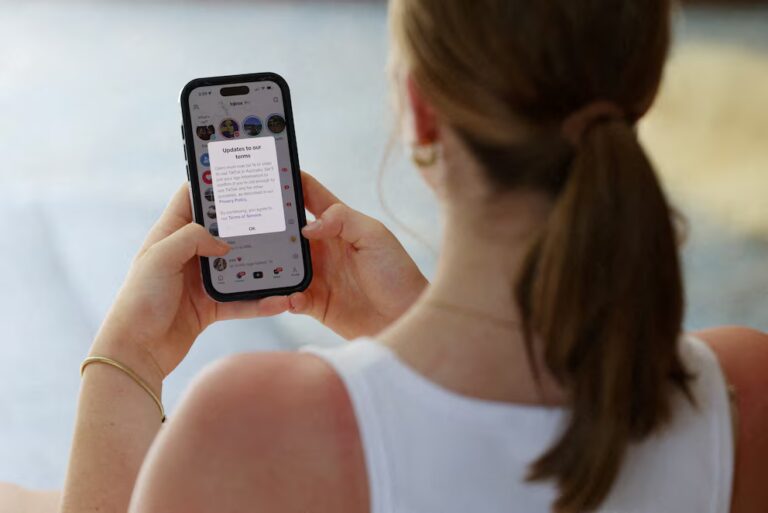 Francia impulsa ley para prohibir redes sociales a menores de 15 años y reforzar el control del uso de pantallas