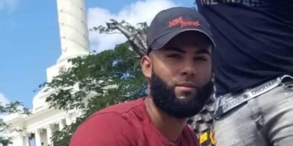 Familia y comunidad solicitan apoyo para localizar a joven desaparecido en Jarabacoa