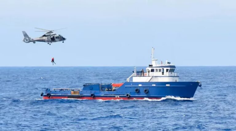 Armada francesa intercepta embarcación con casi cinco toneladas de cocaína y detiene a 10 hondureños