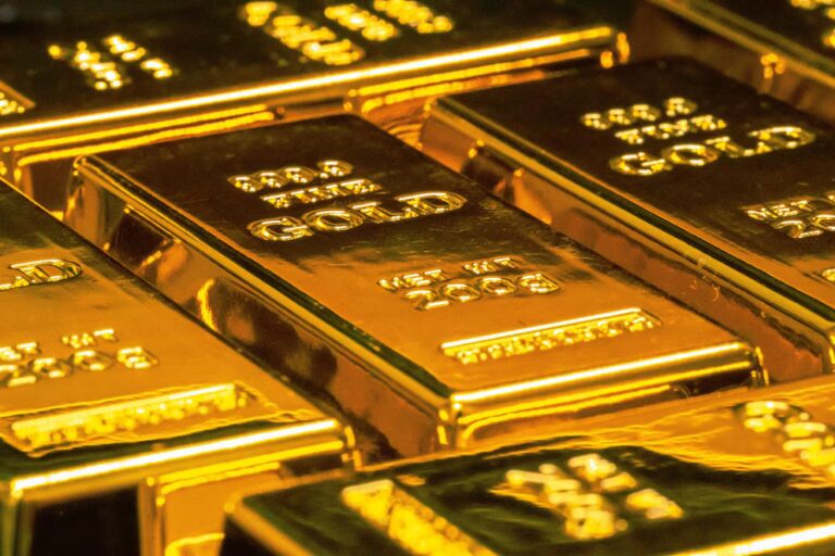 El precio del oro registra su mayor caída diaria desde 1983 tras anuncio de Trump sobre la Fed