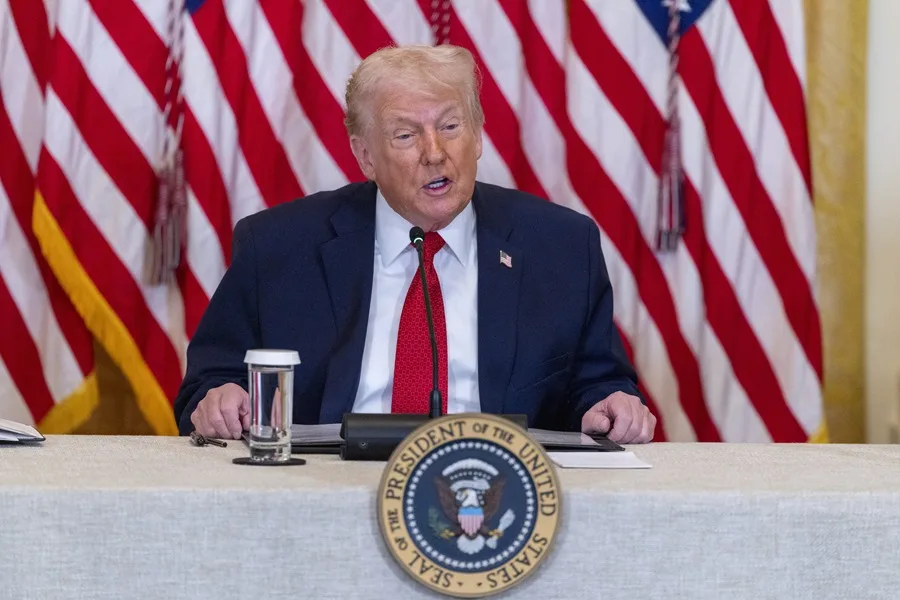 Trump sugiere que podría subir aranceles a países que no acepten sus planes en Groenlandia