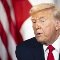 Trump anuncia despliegue de una “flota enorme” de EE. UU. rumbo a Irán
