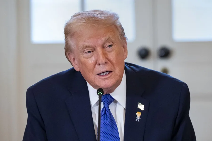 Trump busca imponer un límite del 10 % al interés de las tarjetas de crédito