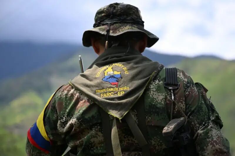Un grupo de 11 disidentes de las FARC se somete a la justicia en el oeste de Colombia
