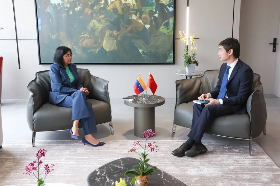 La presidenta encargada de Venezuela se reúne con el embajador de China en medio de la presión de EE.UU.