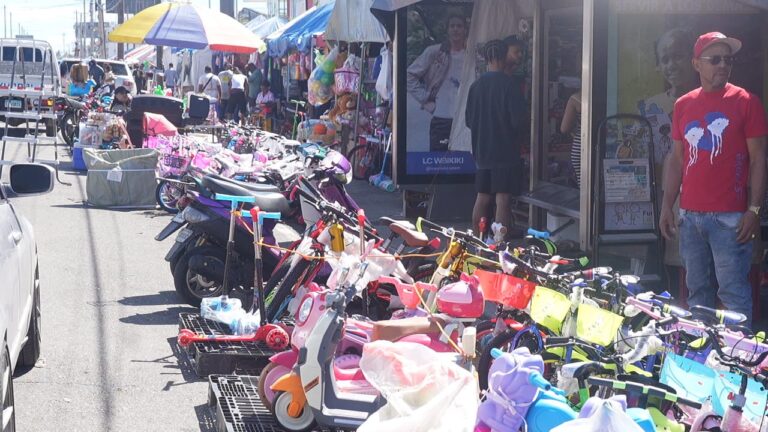 Ventas de juguetes avanzan de manera lenta en víspera del Día de los Reyes Magos