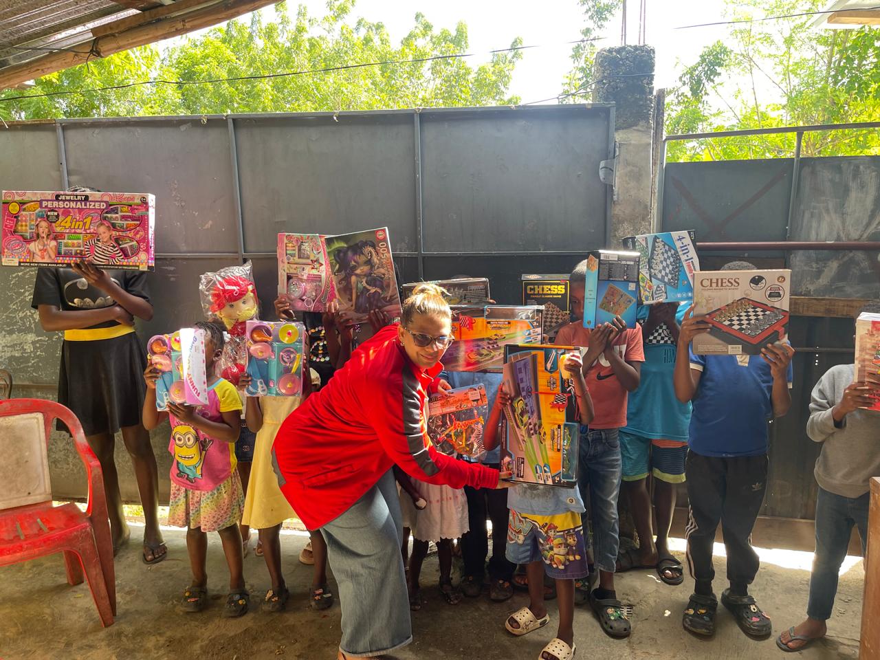 Con entrega de juguetes, Fundación Sumando Sonrisas celebra el Día de Reyes