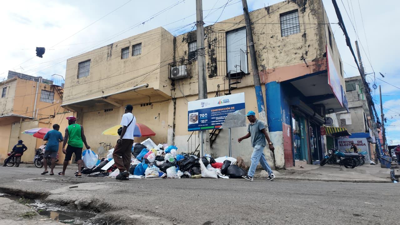 Residentes de SDE reclaman más contenedores para evitar el cúmulo de basura en calles