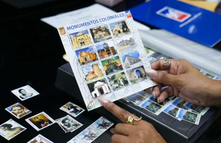 Día Mundial del Sello Postal: Inposdom destaca la filatelia como instrumento de identidad y memoria histórica